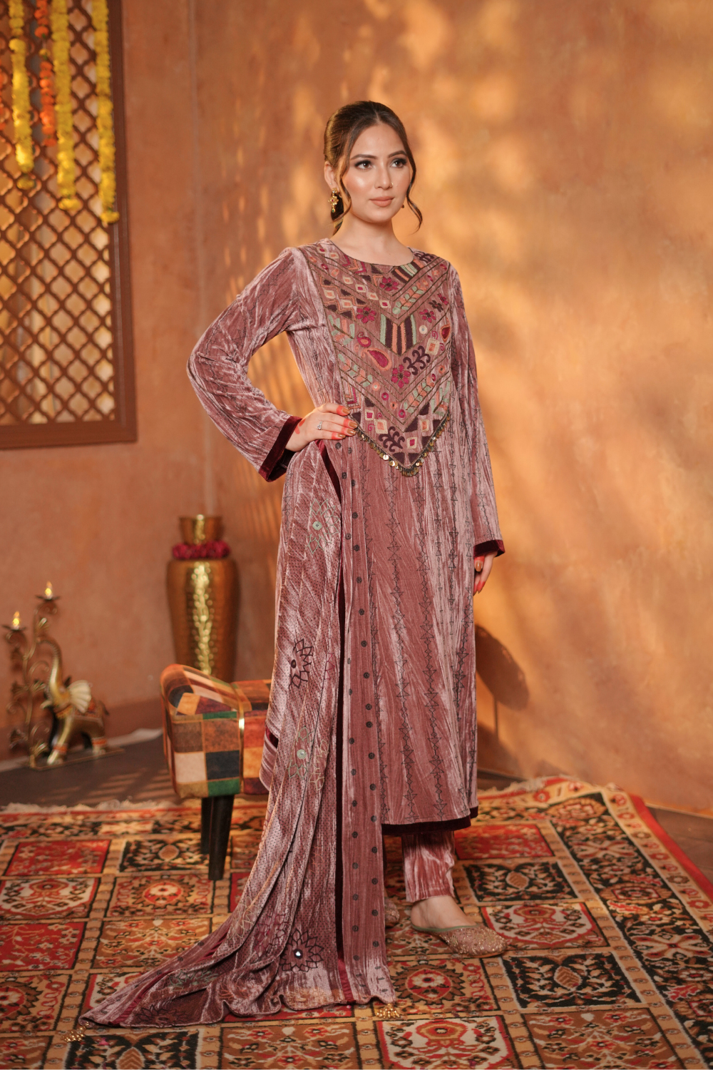 PINK HEAVY EMBROIDERY SHAWL SET